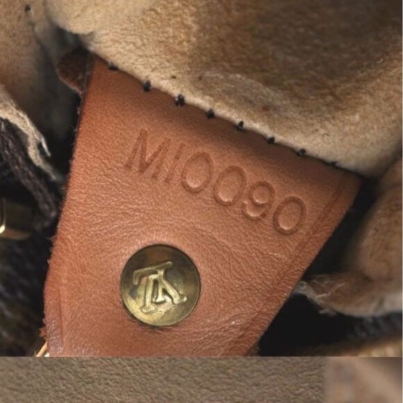 ✅AUTHENTIC✅LOUIS VUITTON LOOPING GM - Picture 12 of 15